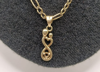 Cadena con dije ORO 10k peso 9.8gr, usado