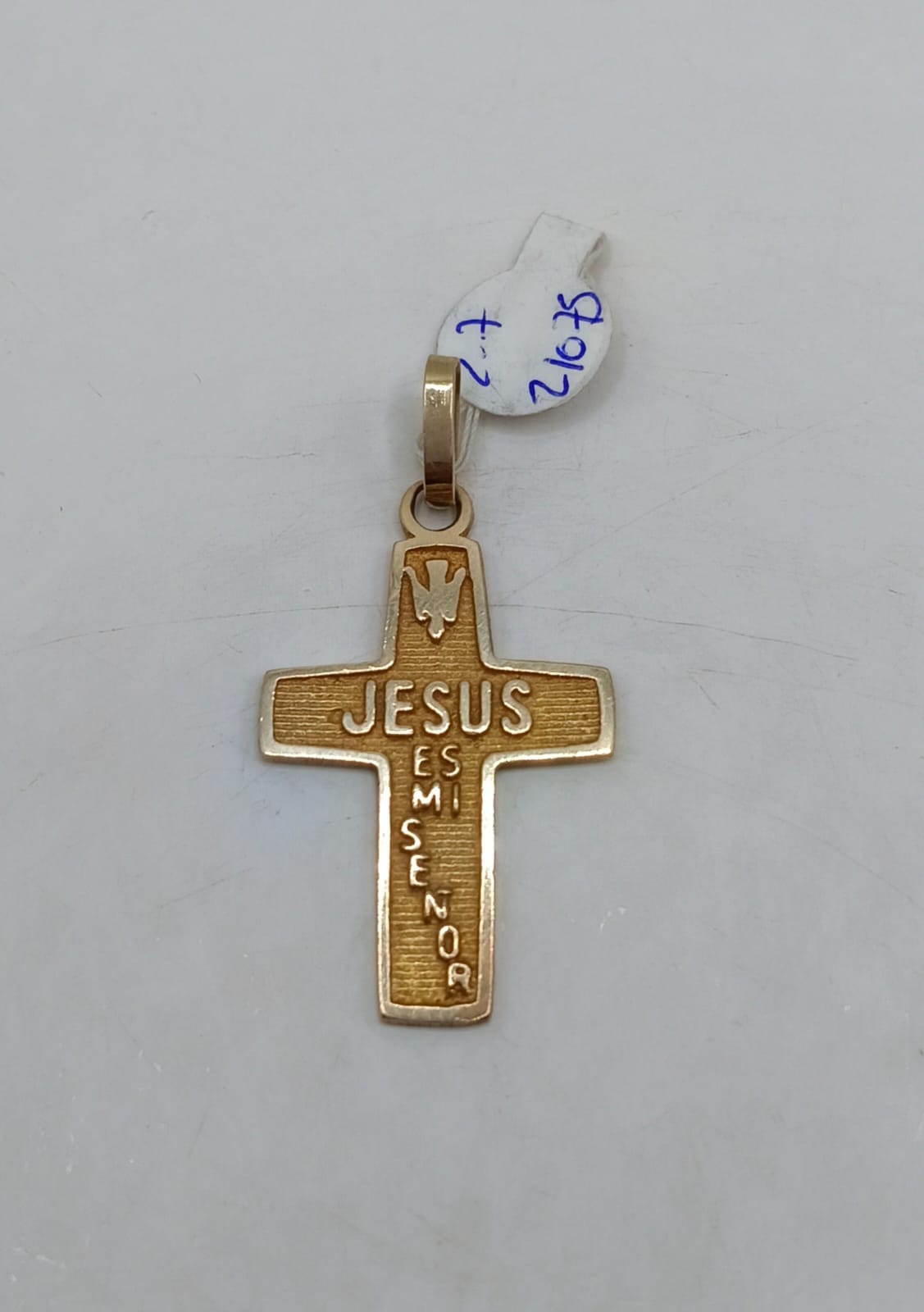 Dije de cruz ORO 8k peso 2.7gr, usado