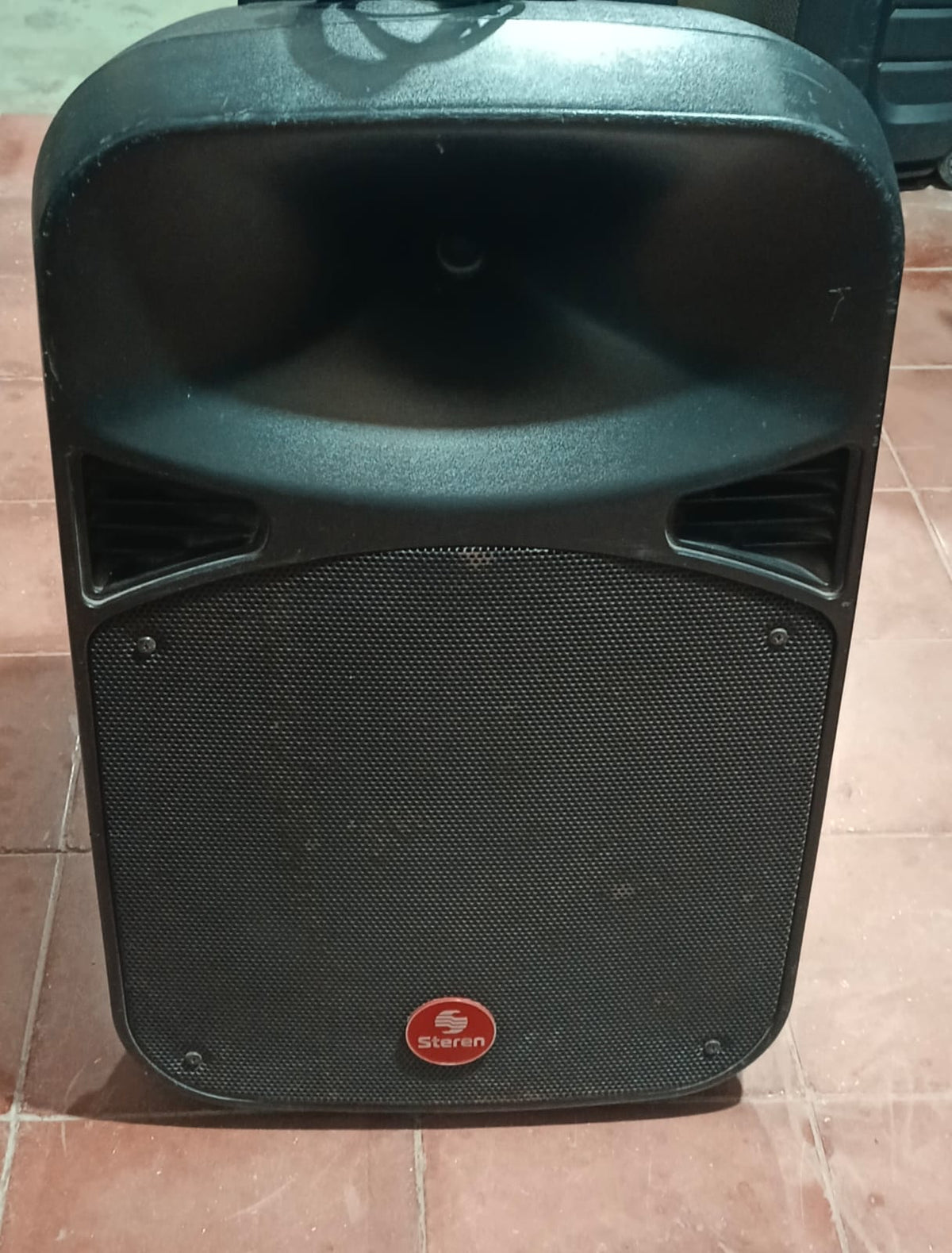 Bocina ampilficada STEREN baf-1545bt, usado