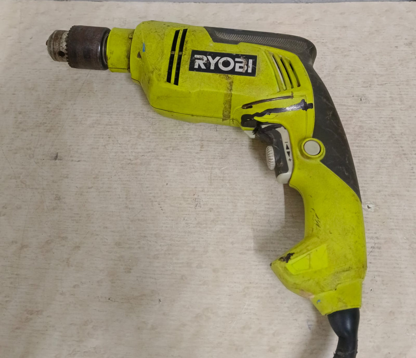 Taladro RYOBI hd4201, usado