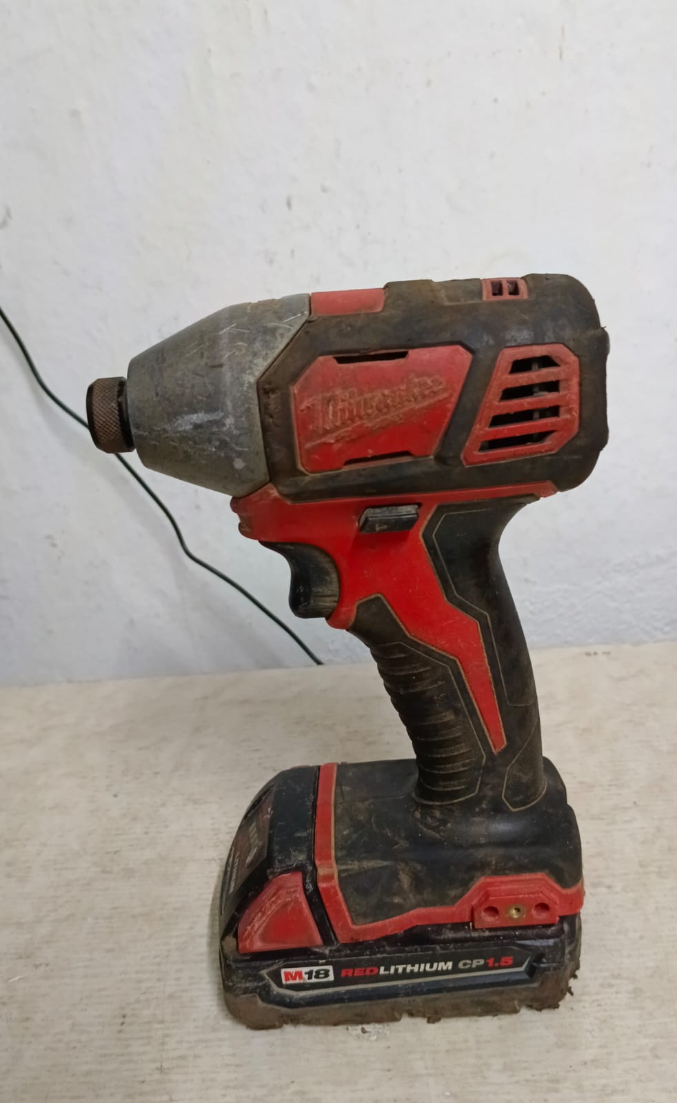 Atornillador Inalambrico MILWAUKEE 6233.35 con cargador y pila, usado