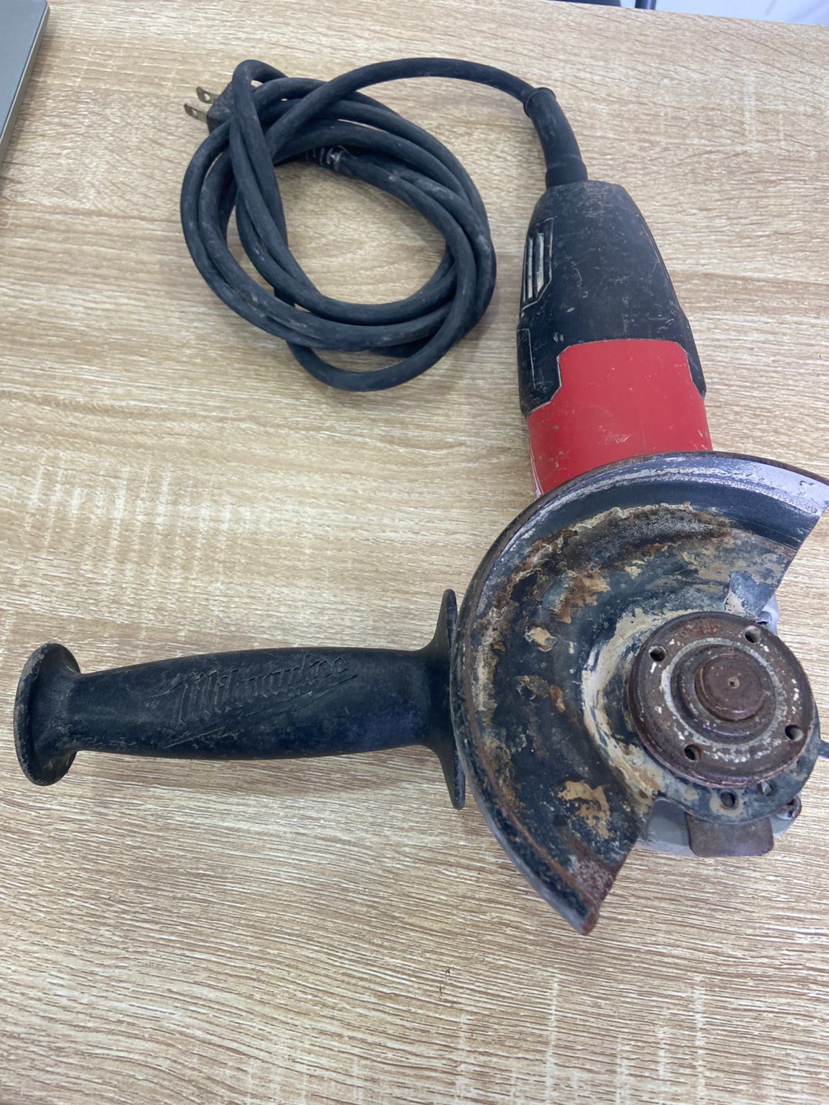 ⚙️ Mini Esmeril MILWAUKEE – Seminuevo ⚙️