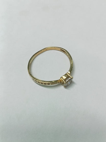 ✨ Anillo de Oro 10k con Piedras Sintéticas – Talla 7 ✨