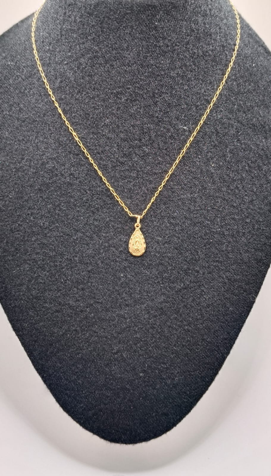 Cadena con dije ORO 14k peso 2.9gr, usado