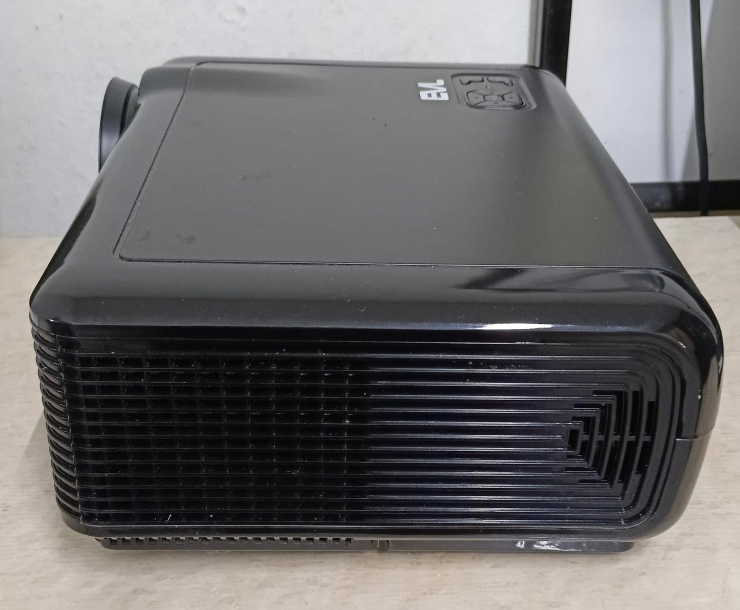 Proyector EVL led-66 en caja con accesorios, usado