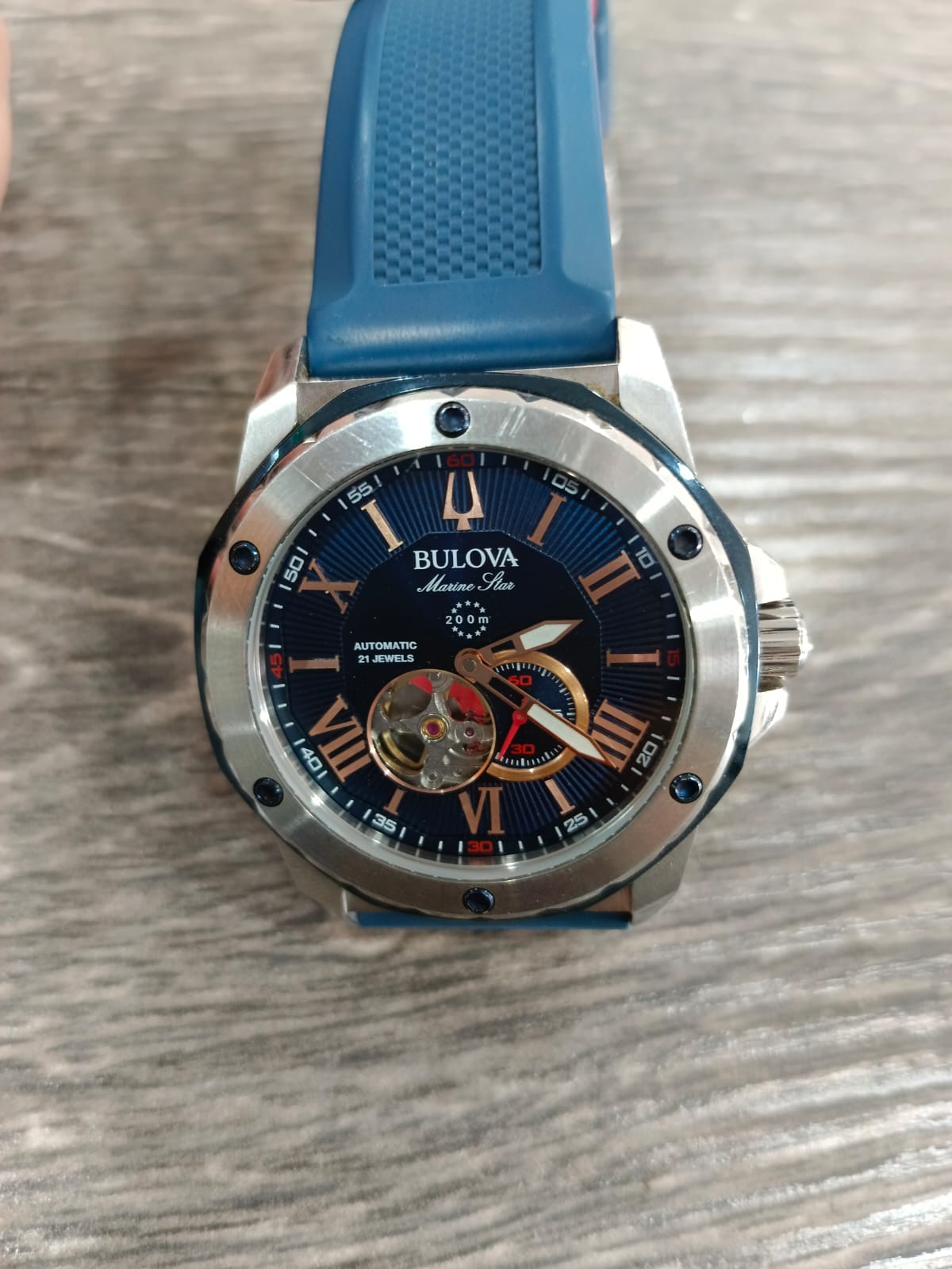 Reloj tipo Bulova tipo pulsera, usado