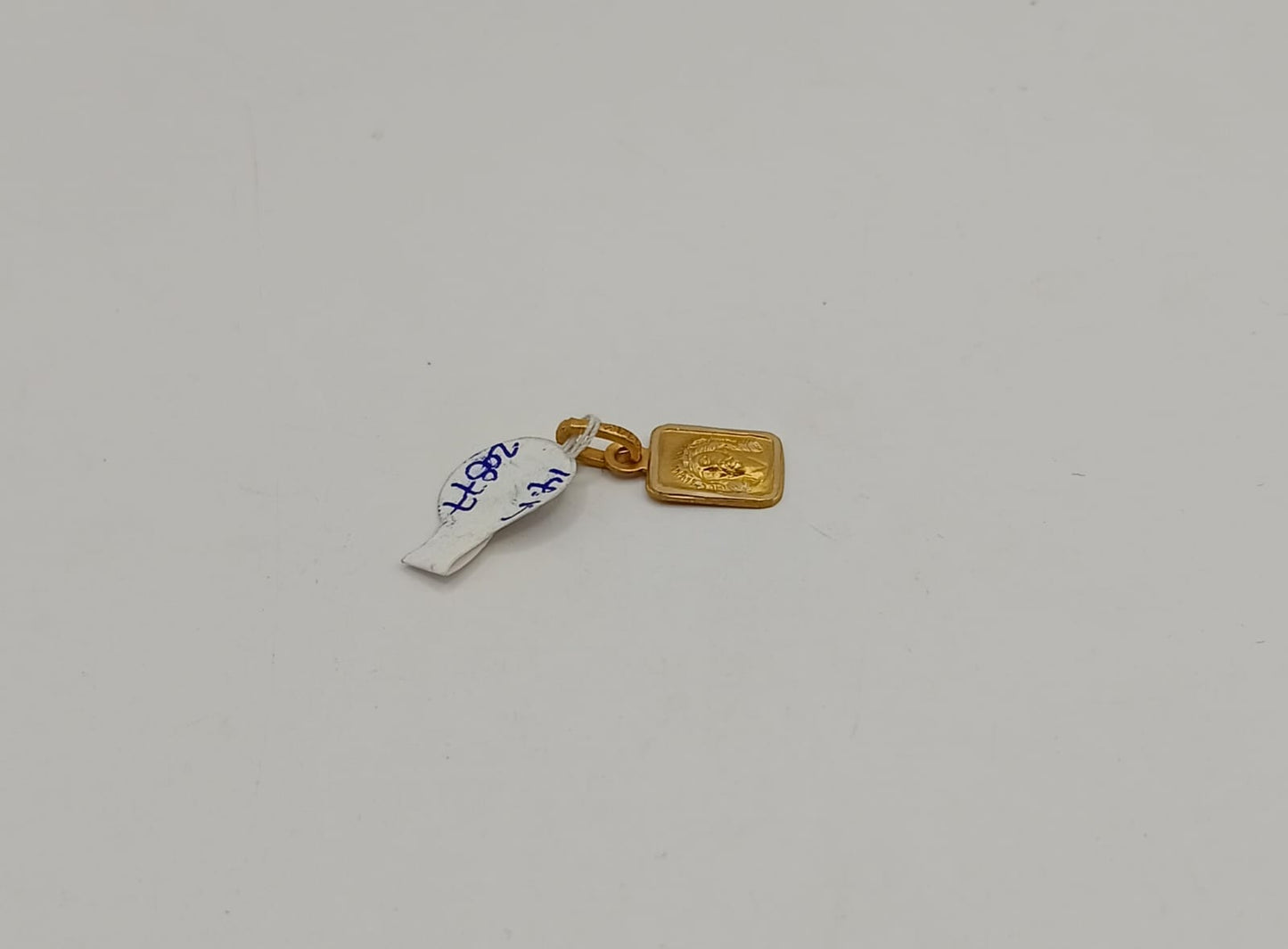 medalla religioso ORO 14k peso .8gr usado
