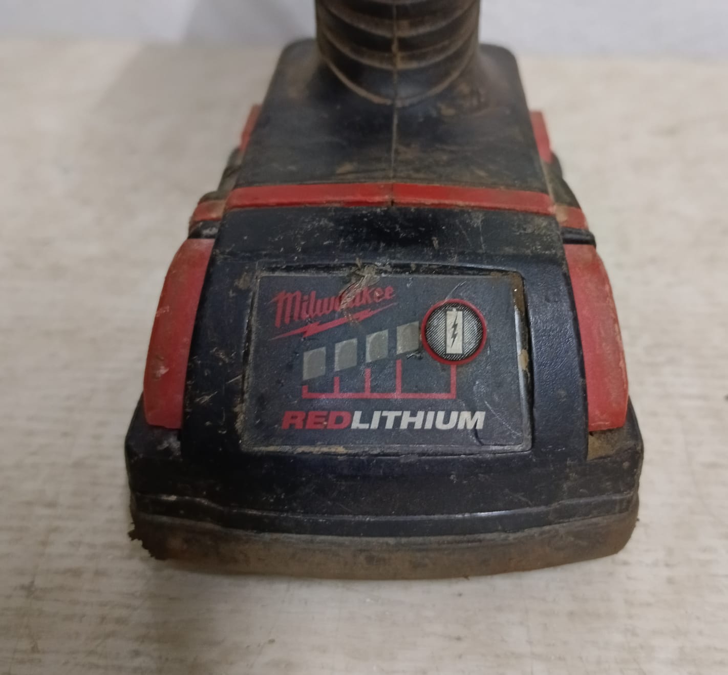 Atornillador Inalambrico MILWAUKEE 6233.35 con cargador y pila, usado