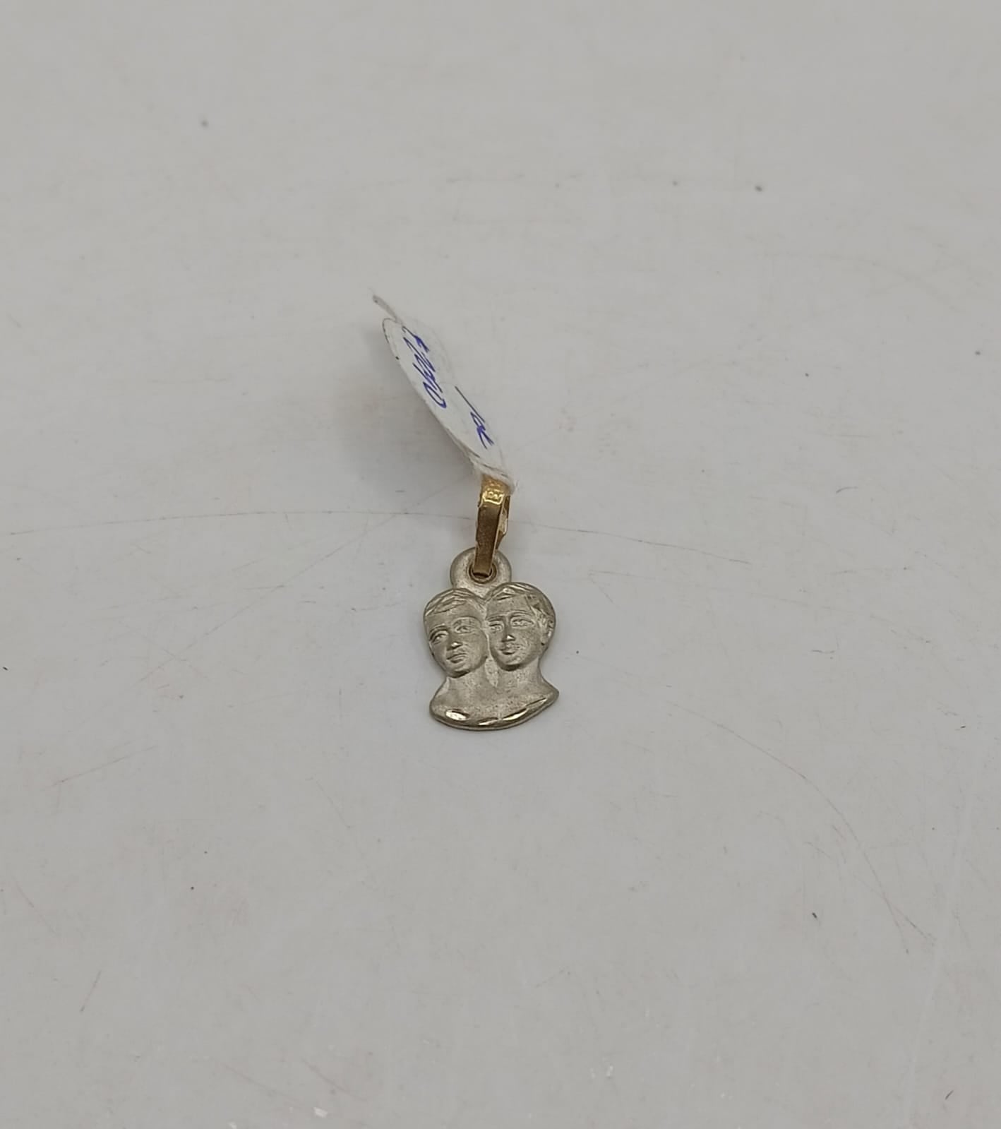 Dije dos caras ORO 10k peso .9gr, usado