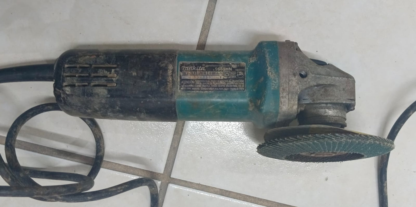 Mini Esmeril MAKITA 9554hn con disco, usado
