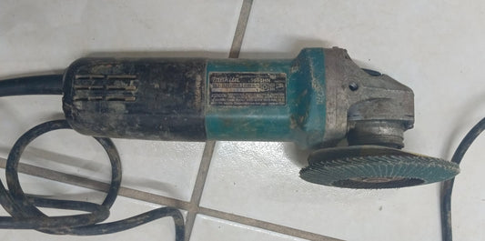 Mini Esmeril MAKITA 9554hn con disco, usado