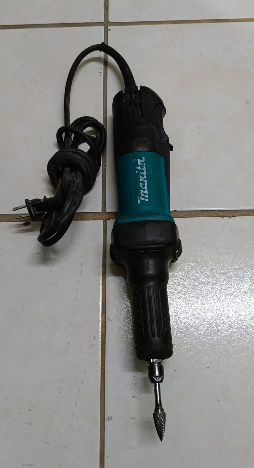 Rectificador industrial MAKITA, usado