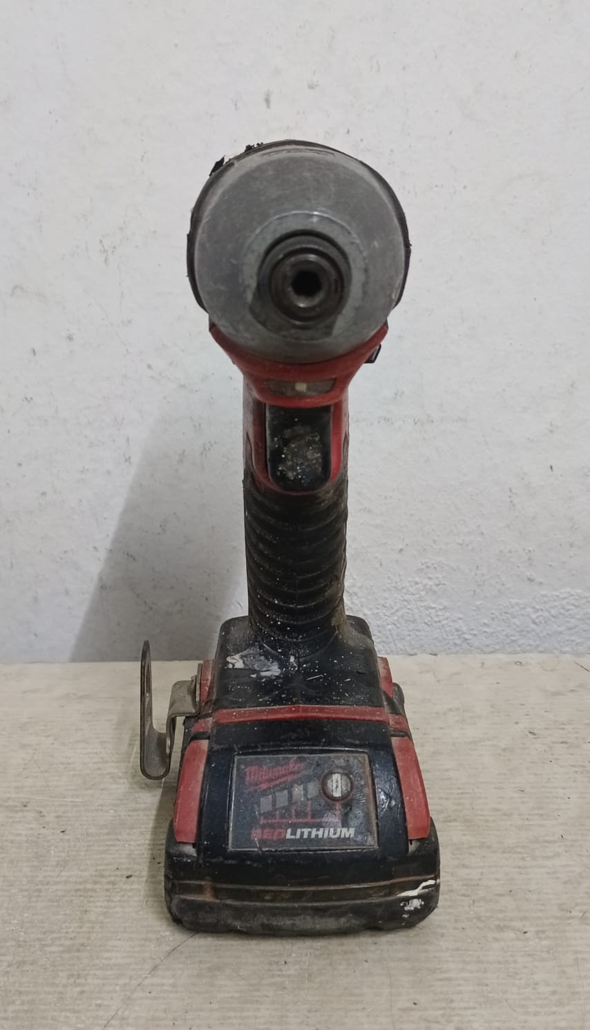 Kit de taladros Inalambricos MILWAUKEE 6131-20, usado