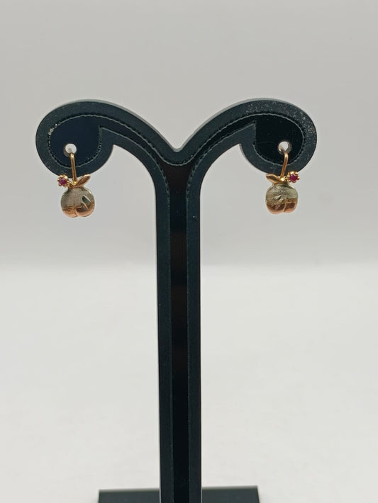 Aretes manzana ORO 10k peso 1.4gr, usado