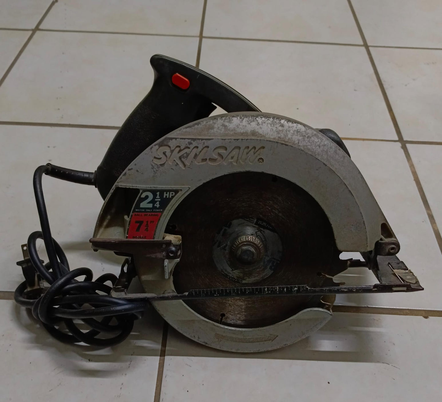 Sierra circular SKIL SAW 5250, usado