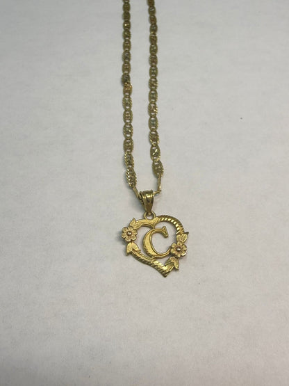 CADENA TIPO GUCCI CON DIJE INICIAL "C" EN ORO DE 10 K 5 GR 55 CM
