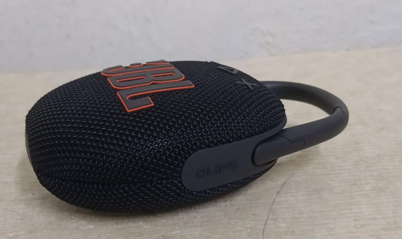 Bocina recargable JBL clip 5, usado