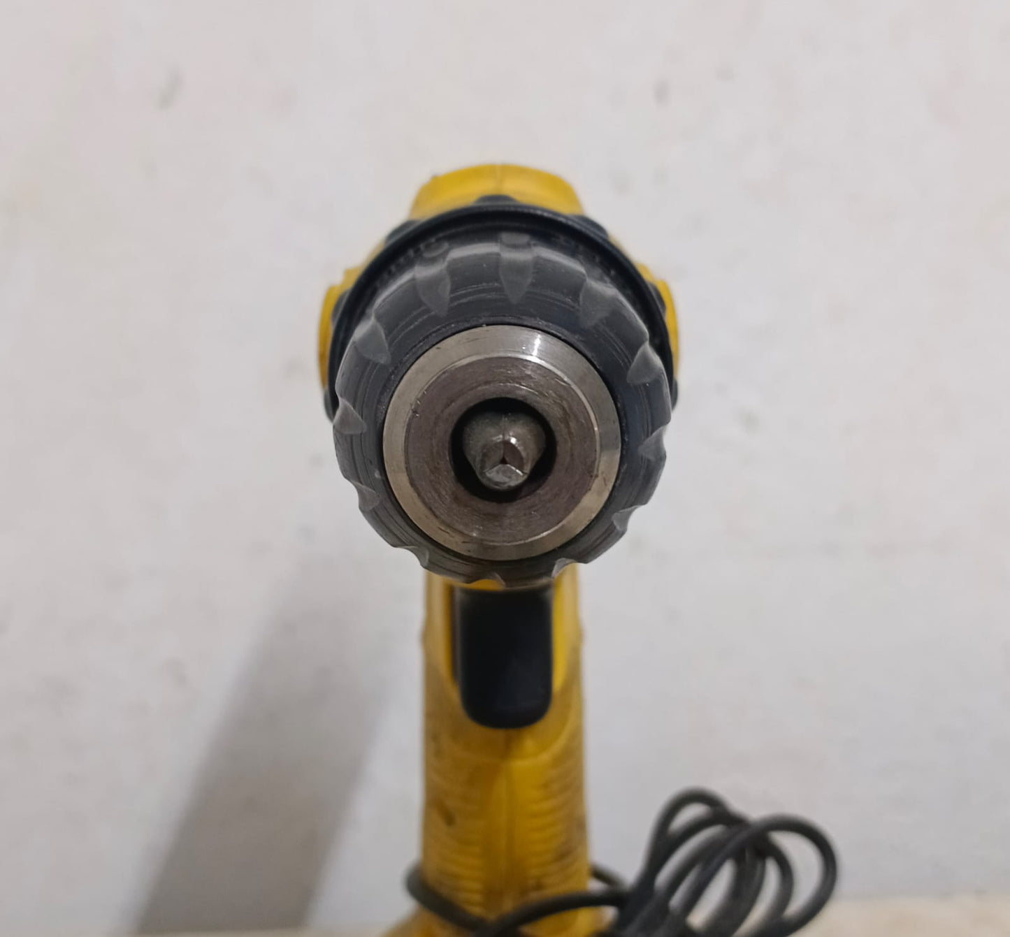 Taladro inalambrico DEWALT dcd700, usado