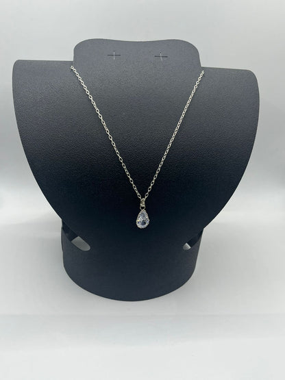 Cadena tejido 1 x 1 con dije gota con sintetico 5.7grs 27cm baño de plata