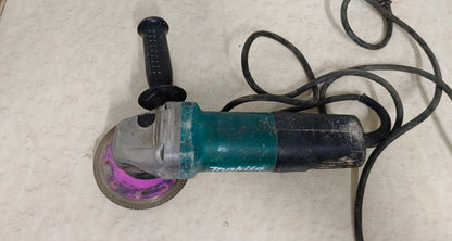 Esmeril Makita 9557, usado