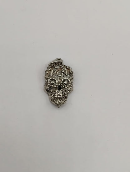 Dije calavera PLATA 925 peso 7.9gr, usado