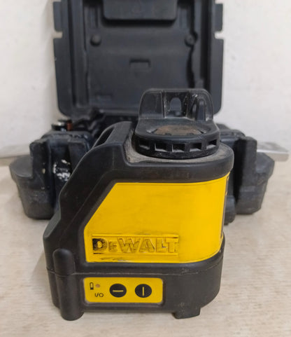 Nivel Laser rojo DEWALT DW088 en estuche, usado