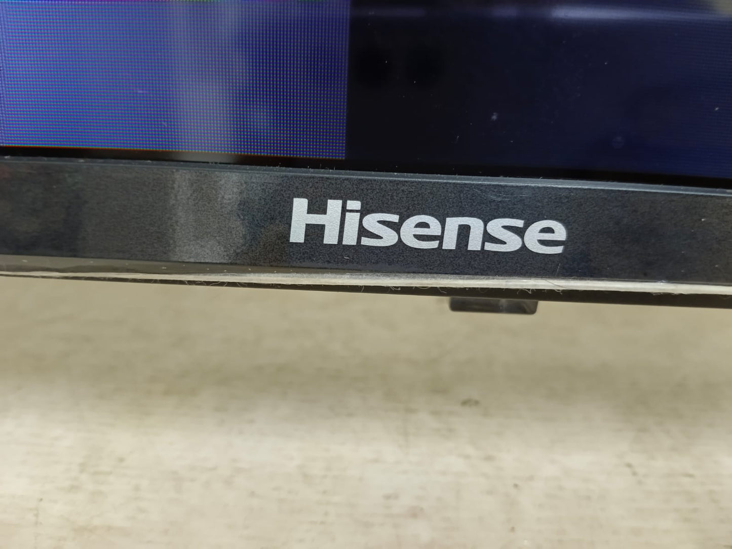 Pantalla Hisense 32 pulgadas con control, usado