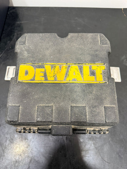 LASER DEWALT LUZ VERDE CON BATERIAS-USADO