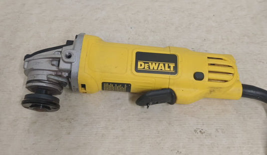 Mini Esmeril DEWALT dwe4120-b3 sin disco, usado