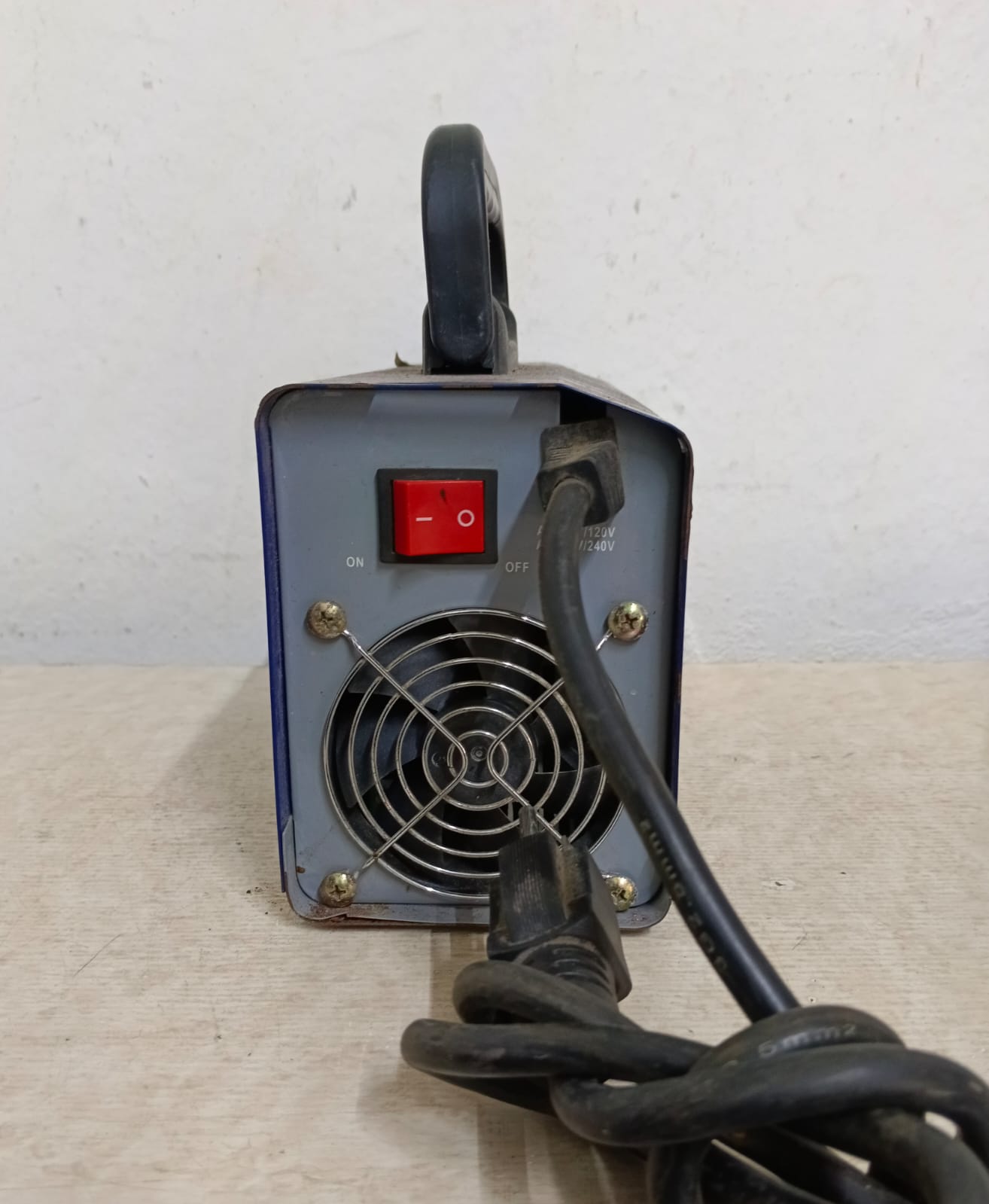 Soldadora inverter SCANIA sca-220, usado
