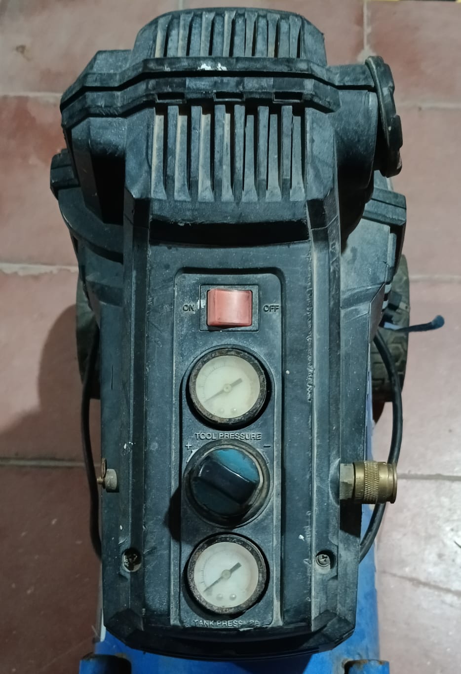 Compresor de aire 8 galones KOBALT, usado