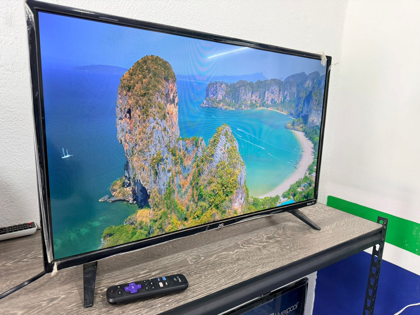 PANTALLA SMART TV JVC 32 PULGADAS-USADO