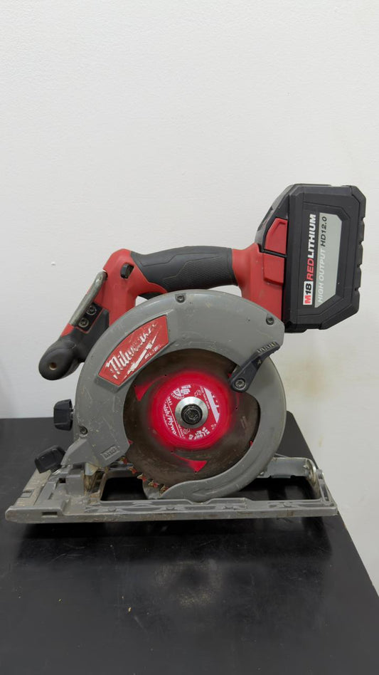 SIERRA CIRCULAR MILWAUKEE INALAMBRICO CON BATERIA (SIN CARGADOR)