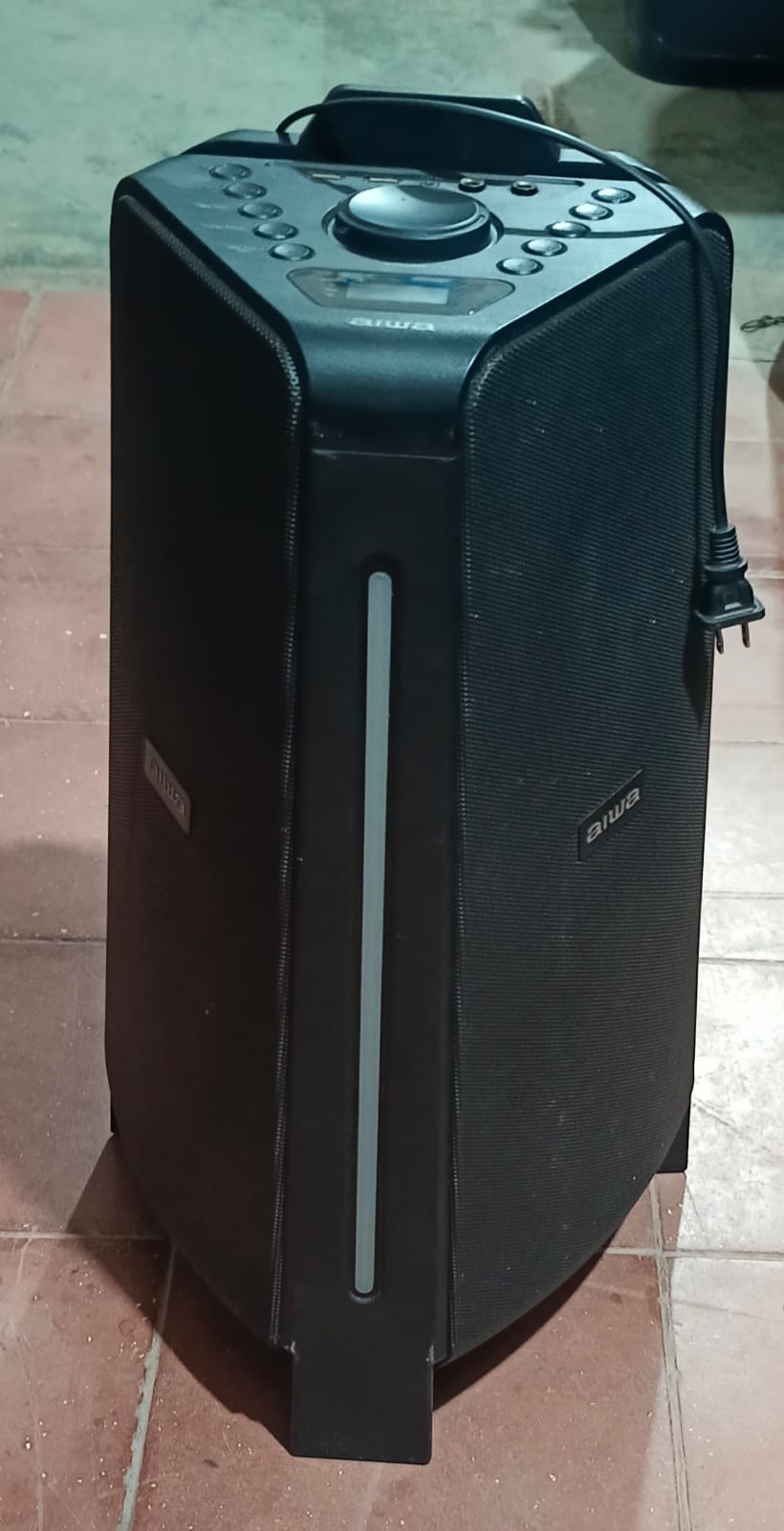 Bocina recargable AIWA awpok400ld, usado