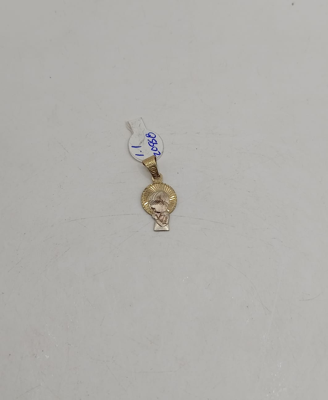 Dije de ORO 10k peso 1.1gr, usado