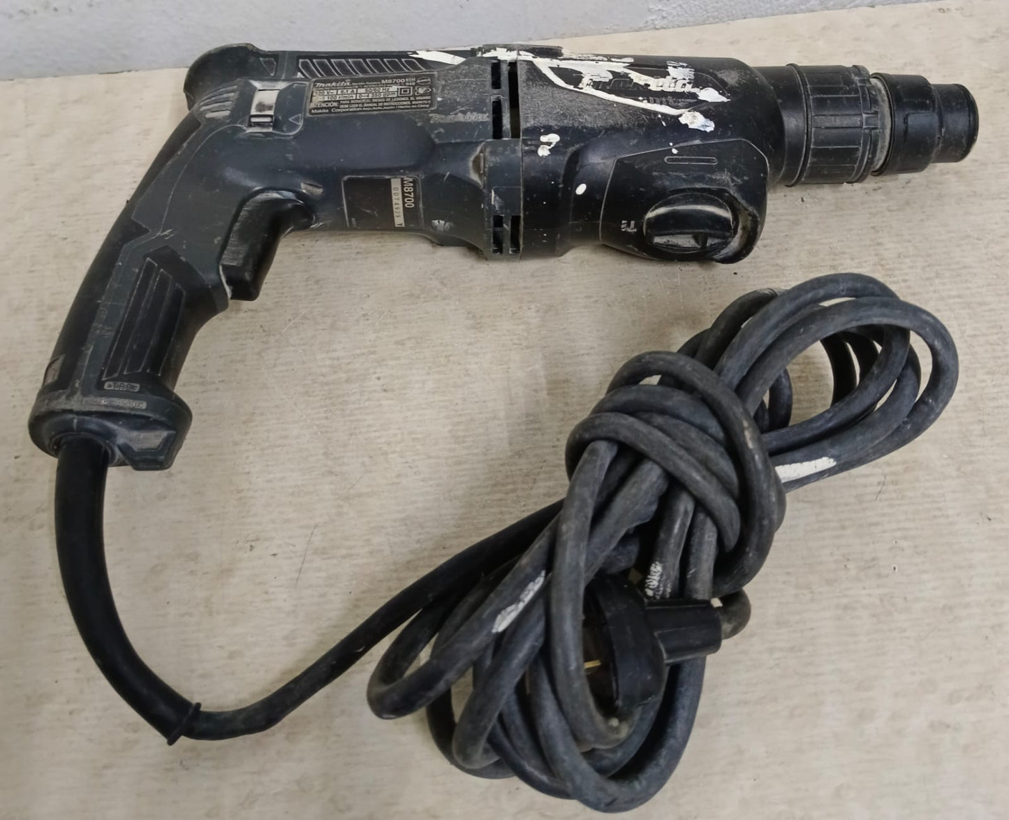 Taladro percutor MAKITA M8700, usado