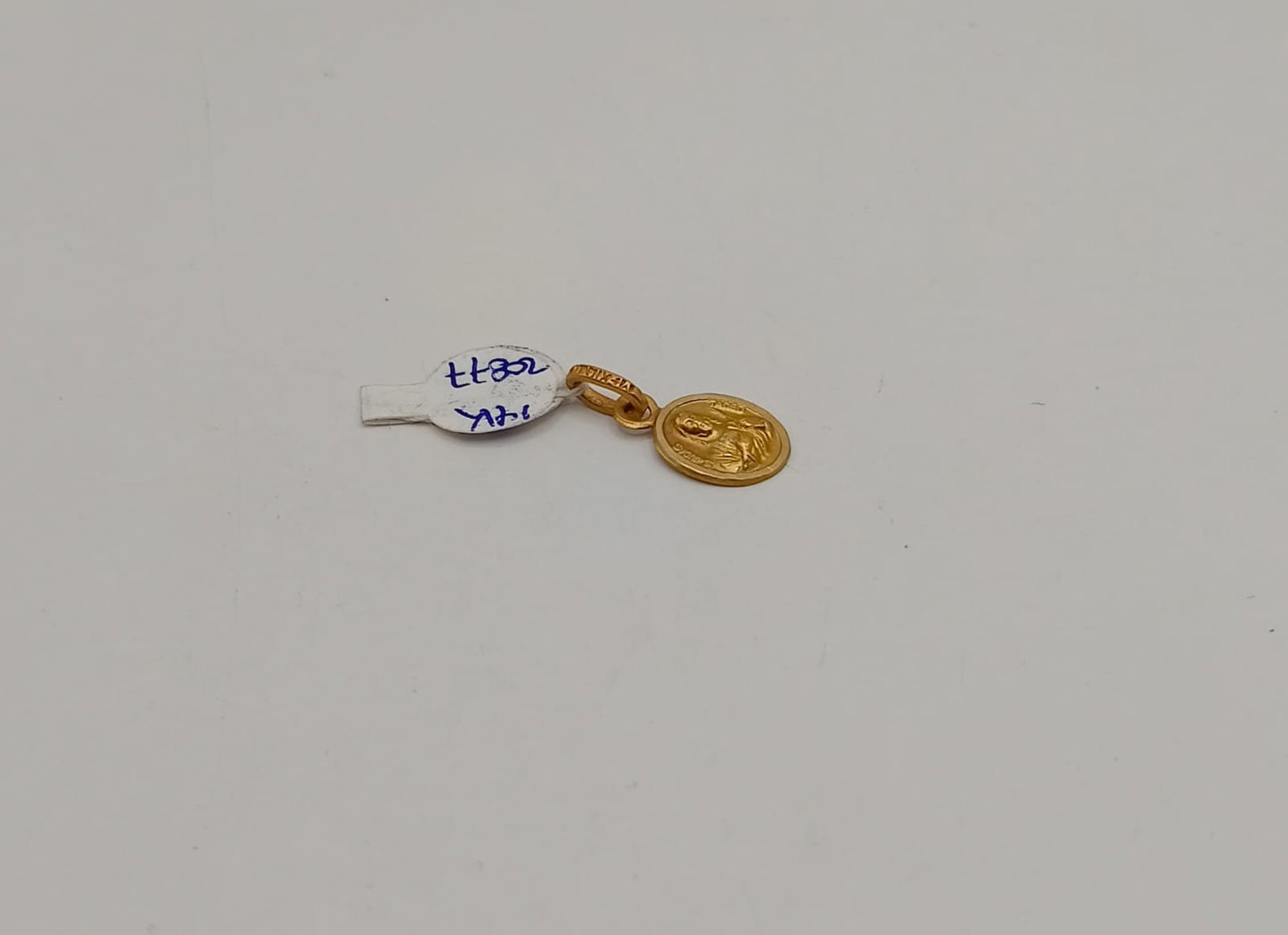 medalla religiosa ORO 14k peso .8gr, usado
