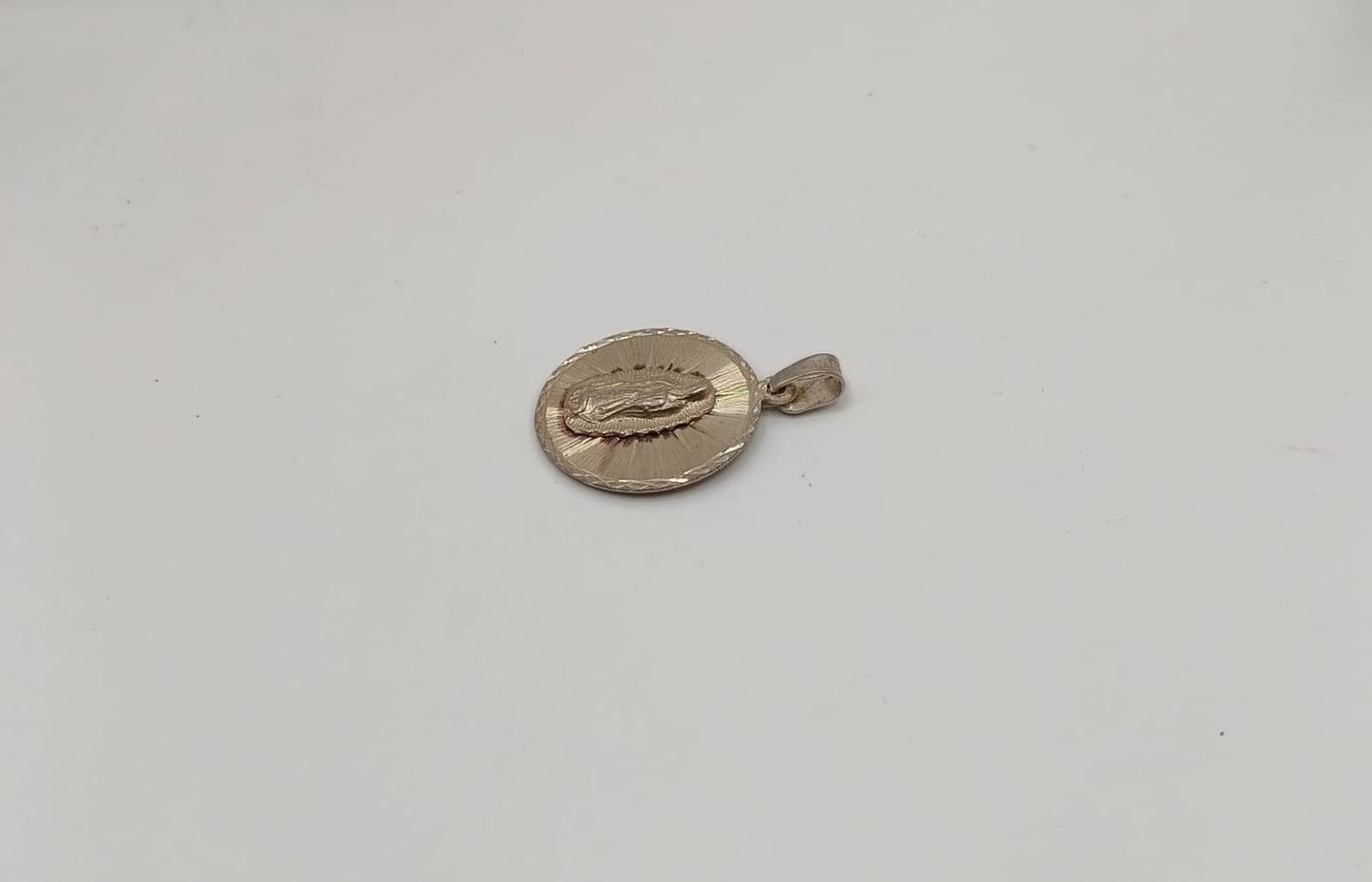 medalla redonda de Virgen PLATA 925 peso 6.6gr, usado