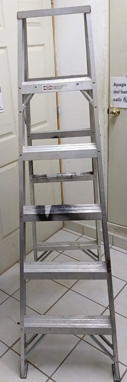 escalera 8 peldaños TRUPER ested-25, usado