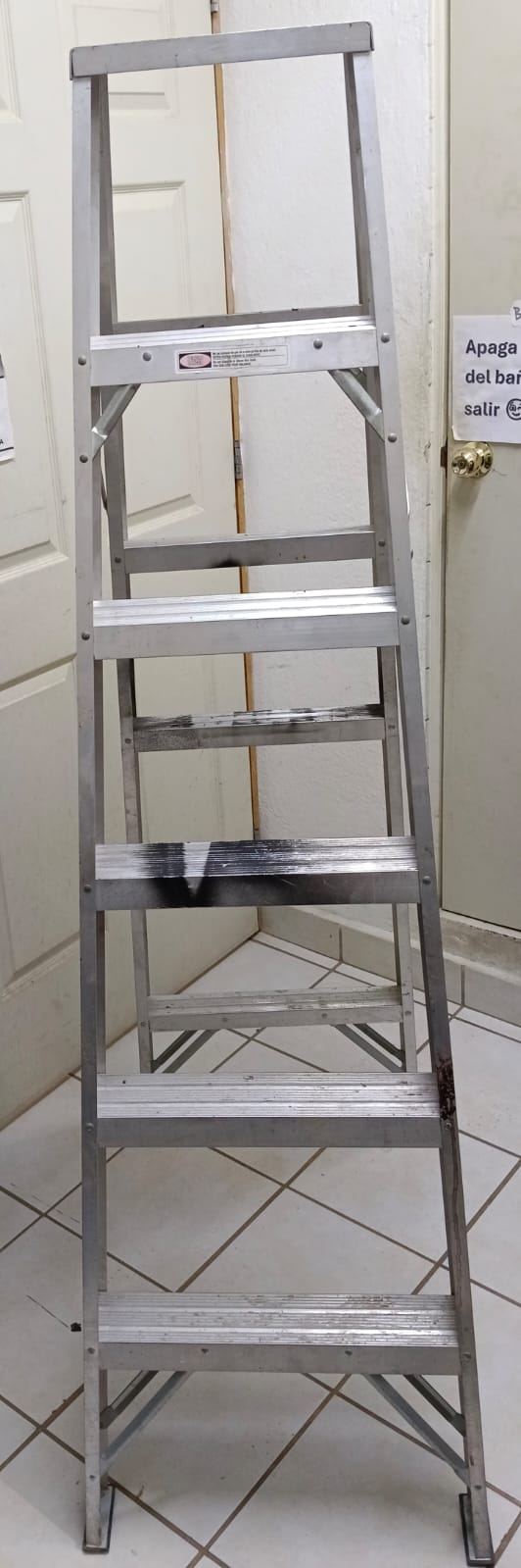 escalera 8 peldaños TRUPER ested-25, usado