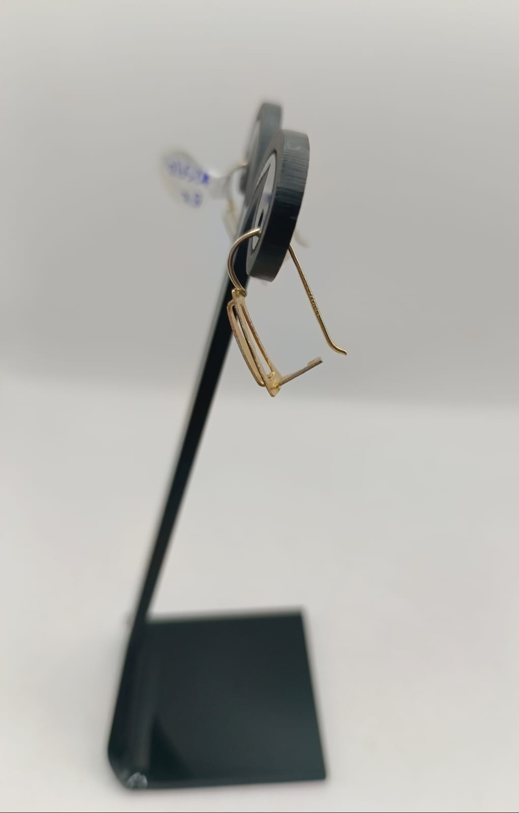 Aretes 3 tonos ORO 8k peso 1.4gr, usado