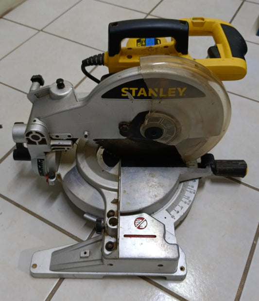 Sierra Ingletadora STANLEY stsm-4525l, usado