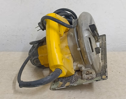 Sierra Circular DEWALT dwe6421, usado