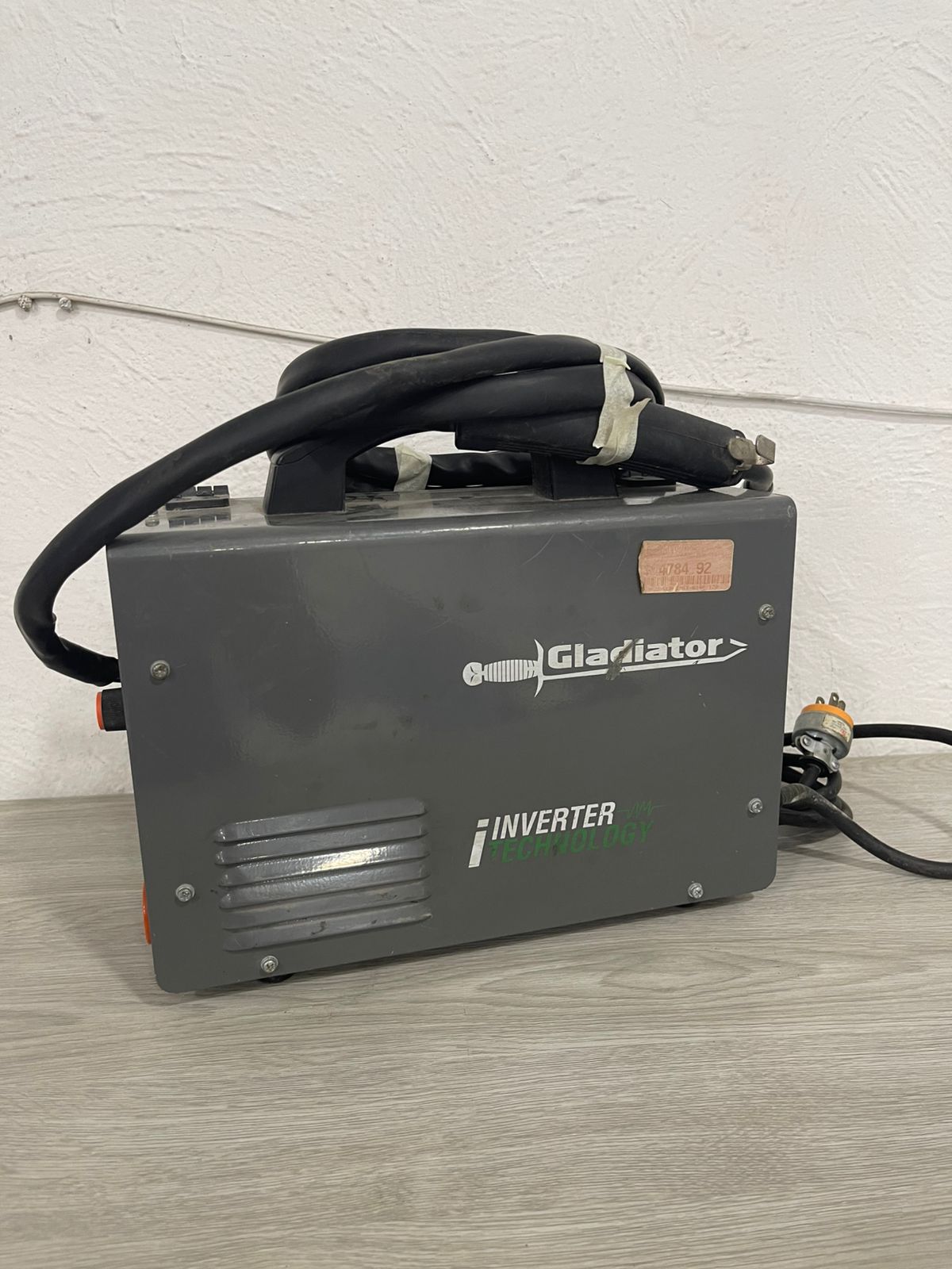 Soldadora Inverter Mig y Gas Electrodo 20-140A, Tig 120V Gladiator IMET7140/120