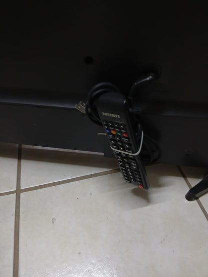 Smart tv Samsung 40 pulgadas con control, usado