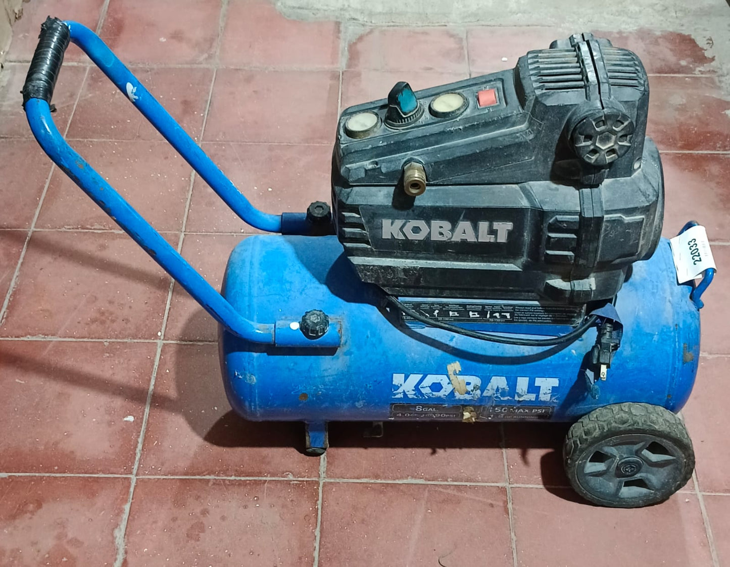 Compresor de aire 8 galones KOBALT, usado