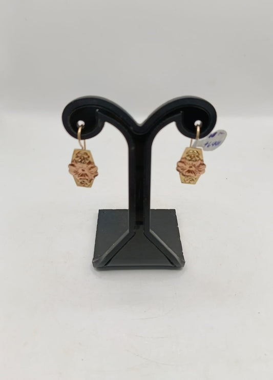 Aretes de flor ORO 10K Ppeso 2.7gr, usado