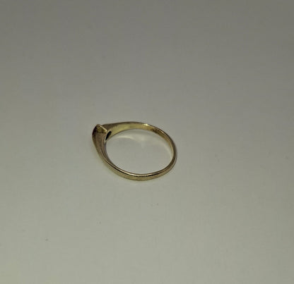 Anillo piedra roja ORO 10k peso 1.9gr, usado