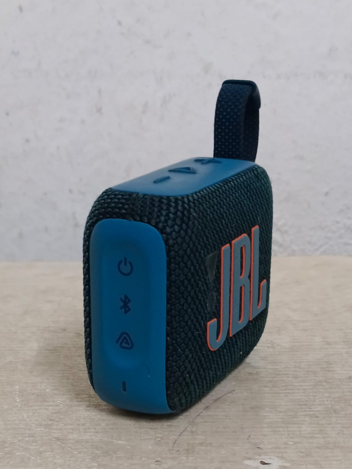 Bocina JBL go4, usado