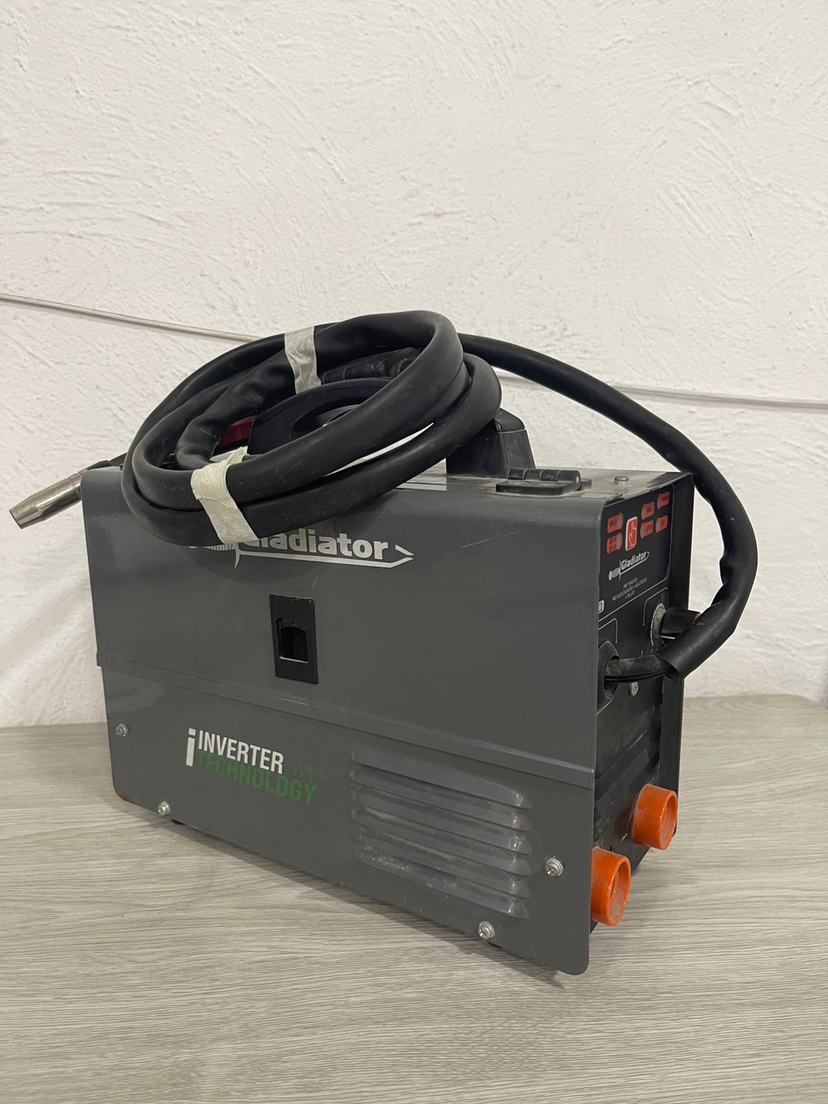 Soldadora Inverter Mig y Gas Electrodo 20-140A, Tig 120V Gladiator IMET7140/120